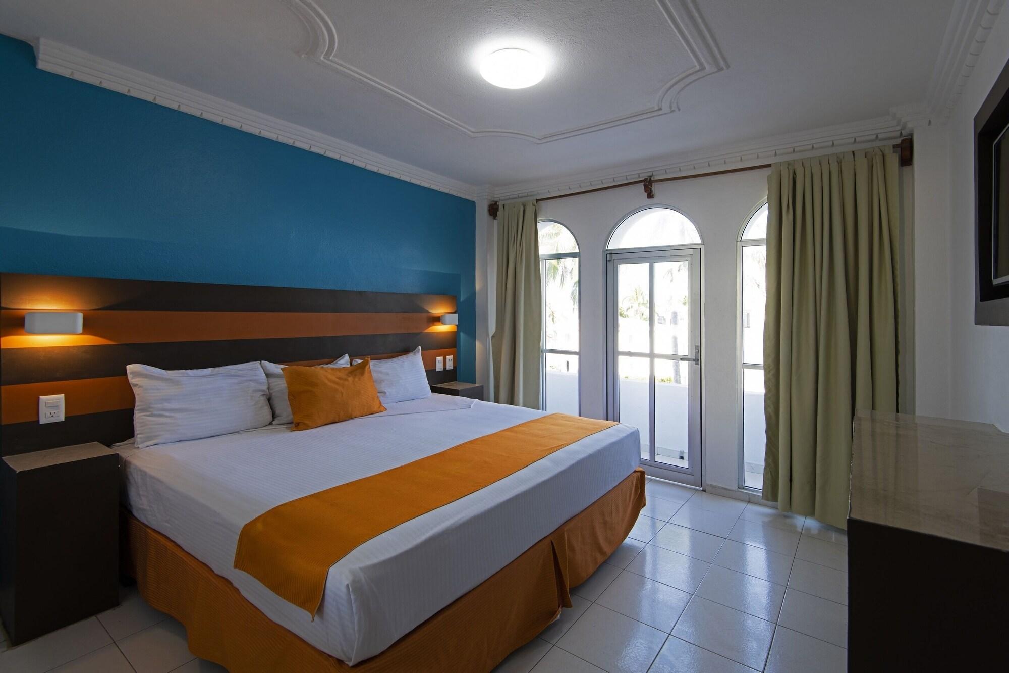 מנסניו Hotel Fiesta Mexicana מראה חיצוני תמונה